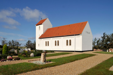 Fototapeta na wymiar Kirche an der dänischen Nordseeküste