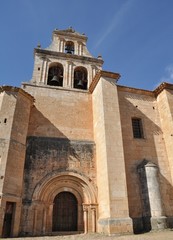 Fototapeta na wymiar iglesia romanica