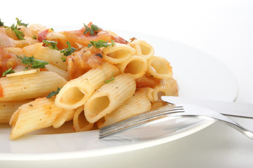 Pasta mit frischen Tomaten und Gewürzen