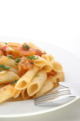 Pasta mit frischen Tomaten und Gewürzen