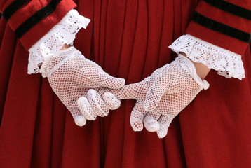 gants en dentelle blanche,costume,folklore,breton
