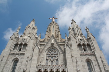 Vista inferior Templo Expiatorio del Sagrado Corazón