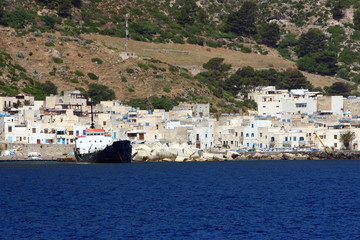 Fototapeta na wymiar Marettimo vista dal mare