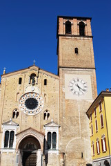 Fototapeta na wymiar Romańska katedra kopuła w Lodi, Włochy