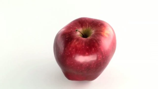 mela rossa gira su fondo bianco