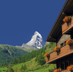 Matterhorn and Swiss Chalet © Benjamin Zastovnik