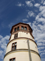 Fototapeta na wymiar Düsseldorfer Schlossturm ( Seemuseum )