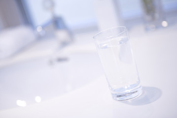 水