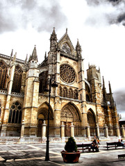 Fachada da catedral de Leon