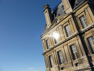 Fototapeta na wymiar Refleksje w oknie zamku