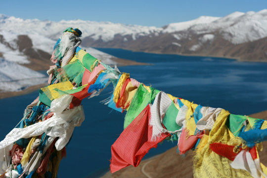 tibetische gebetsfahnen