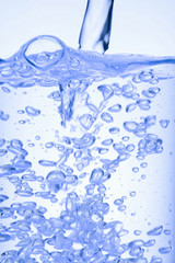 水