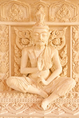 Fototapeta na wymiar Ascetyczny pomnik w stylu tajskim sztuki formowania