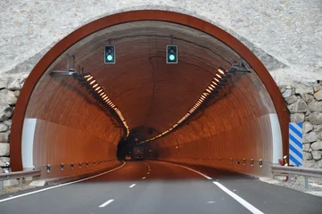 Foto op Plexiglas Tunnel Entrada al tunel