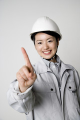 作業着を着た女性