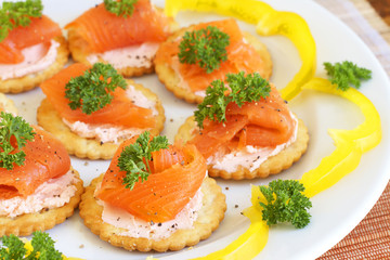 Smoked salmon and cream cheese on crackers