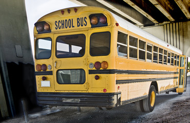 Fototapeta na wymiar the bus is taking the kids back to school