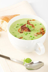 Erbsensuppe und Speck
