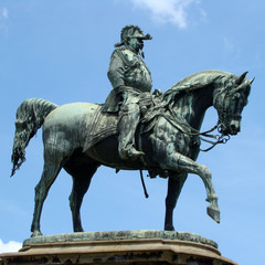 Fototapeta na wymiar Pomnik Vittorio Emanuele II w Florencja, jazda Garden