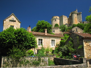Fototapeta na wymiar Bonaguil, doliny rzeki Lot-et-Garonne