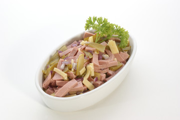 Wurstsalat mit Kaese und Gewürzgurke