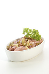 Wurstsalat mit Kaese und Gewürzgurke