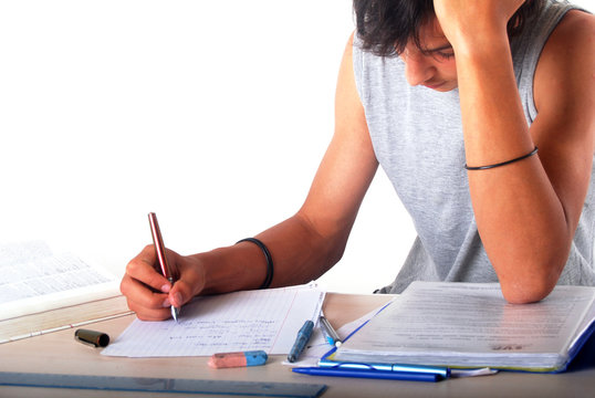 Coll&eacute;gien brun en r&eacute;vision
