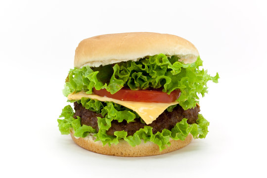 Cheeseburger mit Salat