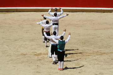 Recortadores saludando al publico.