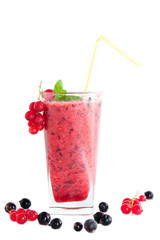 Red and black currants smoothie