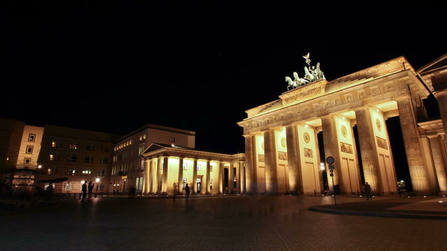 Berlin, Brandenburger Tor bei Nacht, Zeitraffer.