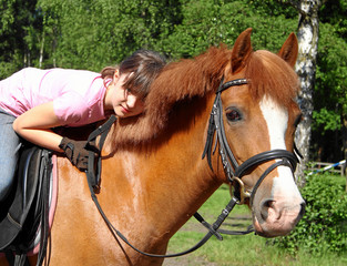 Mädchen und ihr Pony