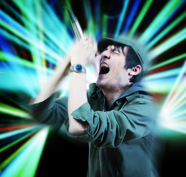 chanteur avec &eacute;clairage