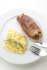 gerolltes Hühnerfilet mit Kartoffelpüree