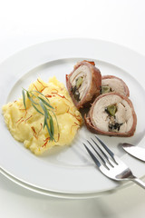 gerolltes Hühnerfilet mit Kartoffelpüree