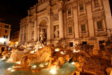 Fontana di Trevi at night