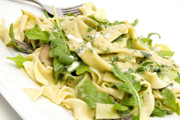 Tagliatelle mit Pilzen und Rucola