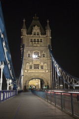 Fototapeta na wymiar Londyn - Tower Bridge w nocy