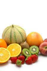 Assortiments de fruits sur fond blanc