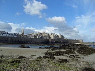 Fototapeta na wymiar Fortyfikacje w Saint Malo