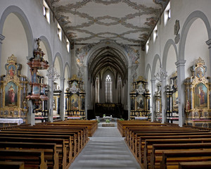 Interieur d`une église 1
