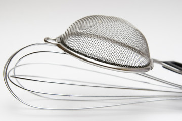 colador y batidor de cocina