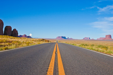 Straße durch das Monument Valley
