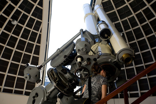 Fernrohr im Observatorium