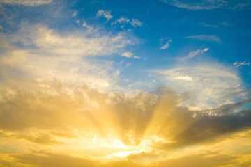 Obraz na płótnie Canvas Sunset sun rays through clouds