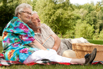 Fototapeta premium Elderly couple enjoying the spring