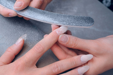 Polishing fingernails