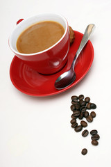 rote tasse kaffee mit keks