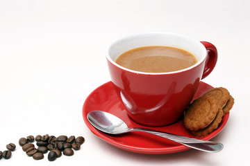 rote tasse kaffee mit keks