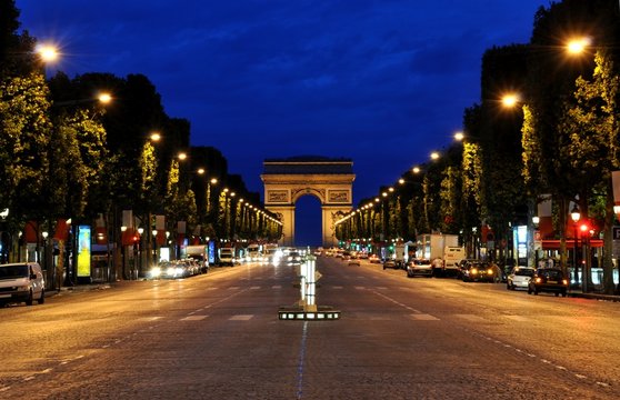 Fototapeta The Champs-Elysées by night